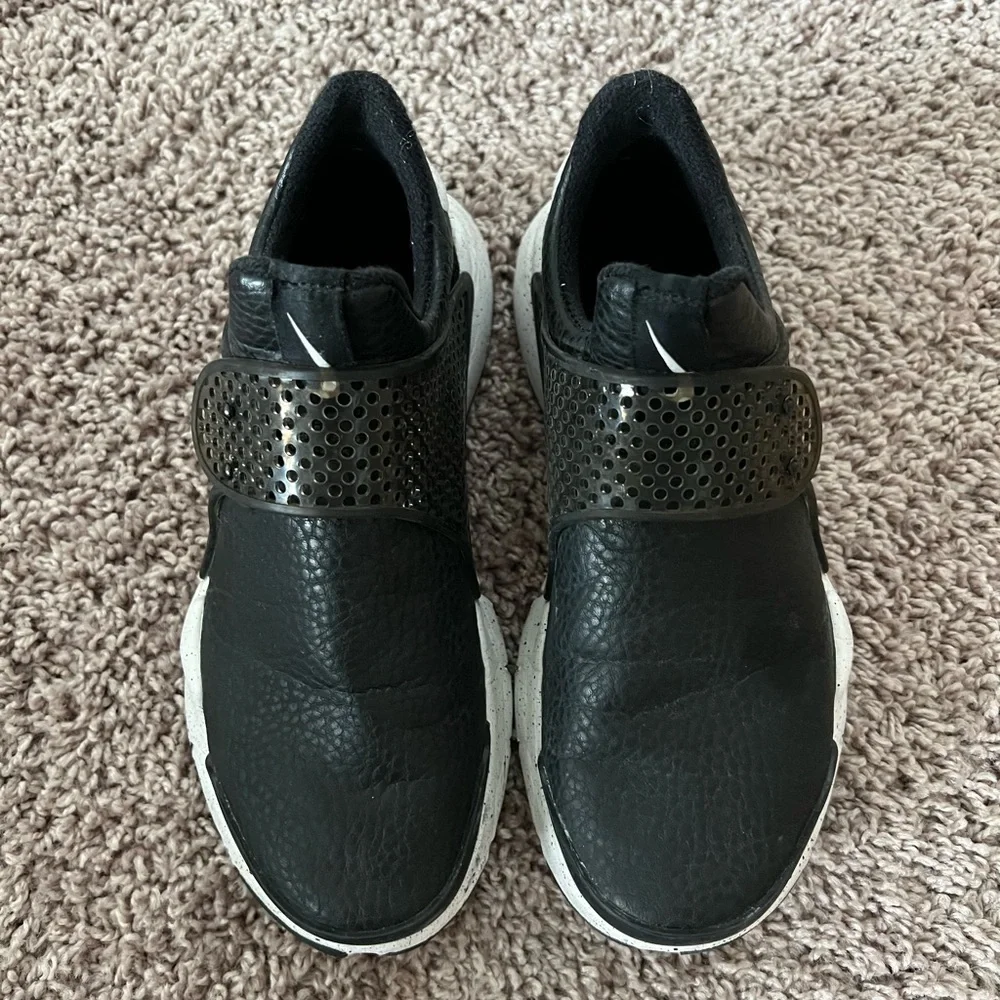 Women’s Nike Dart Shoes - Picture 5 of 6